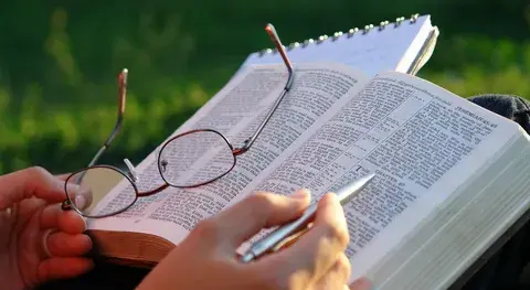 Beautiful Word Bible